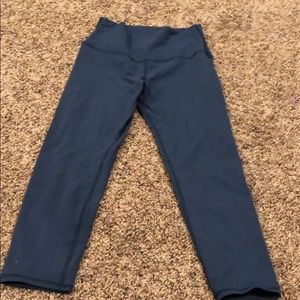 Cropped alo leggings (color- Navy)